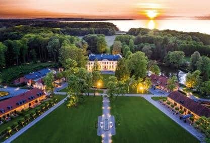 Das Gelände des Weissenhaus Grand Village Resort & Spa am Meer.