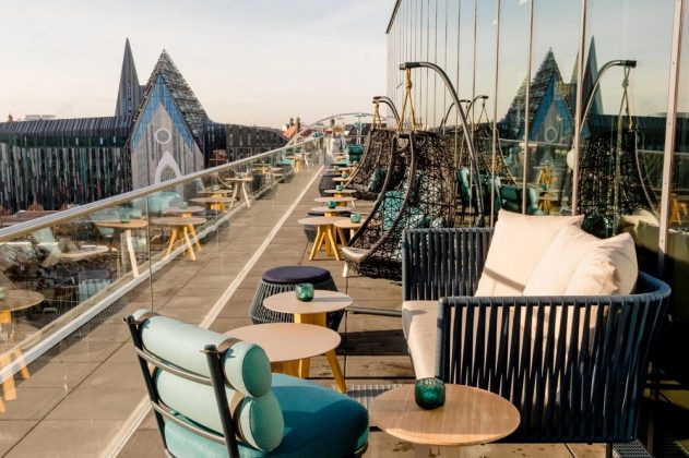 Die Dachterrasse der Cloud One Bar. Bild: Motel One