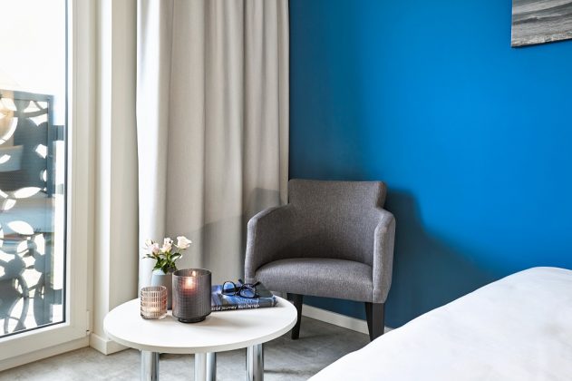 Statt eines Wohnzimmers verfügen die Apartments über eine Leseecke. Bild: H-Hotels.com