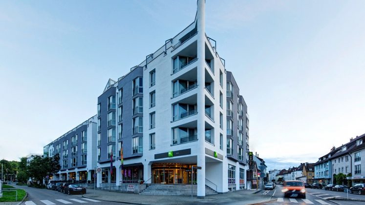 Übereck-Ansicht auf das Ibis Styles Hotel Stuttgart. Bild: Success Hotel Group