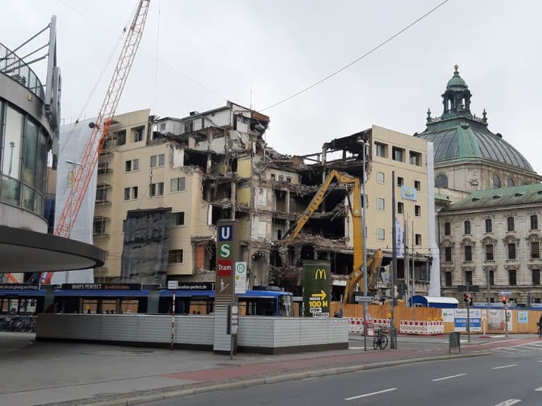 Bye-bye Königshof – Abriss und Wiederaufbau in Bildern