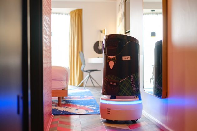 Der Service-Roboter „Henry“ als moderne Interpretation eines Butlers. Bild: Owen Billcliffe Photography