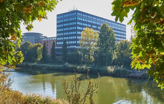 Das alte Postgebäude am Mittellandkanal wird zum neuen Loftstyle umgebaut. Bild: Ch. Wyrwa