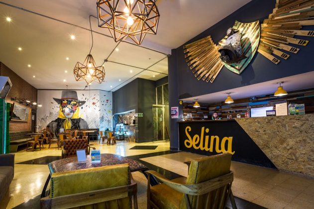 Lobby des Selina Hotels in Medellin. Bild: Selina