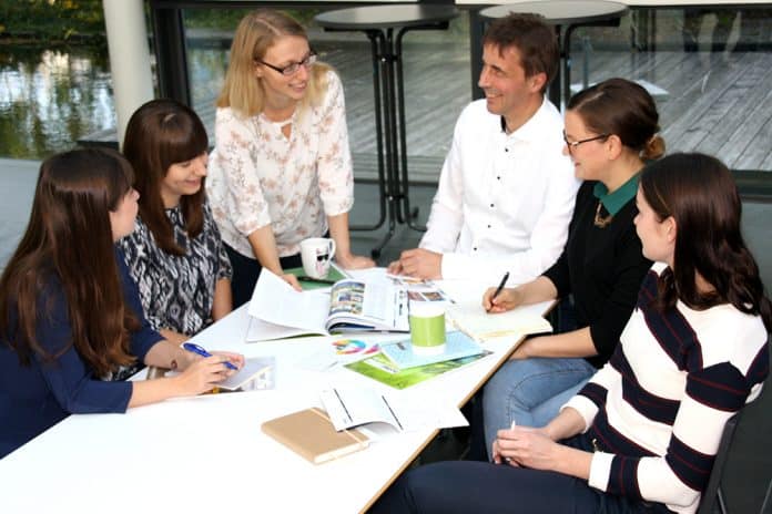 Teamfoto der Redaktion v.l.: Katrin Körfer, Miriam Glaß, Sandra Lederer, Detlef Hinderer, Petra Kellerer, Marie Graichen