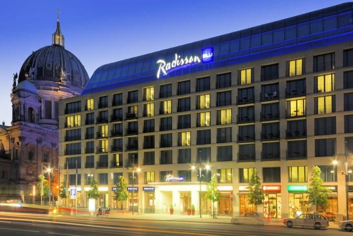 Das Radisson-Hotelgebäude im DomAquarée. Bild: T. Schneider