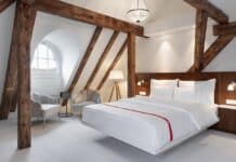 Einige Zimmer verfügen über restaurierte Holzbalken. Bild: Ruby Hotels