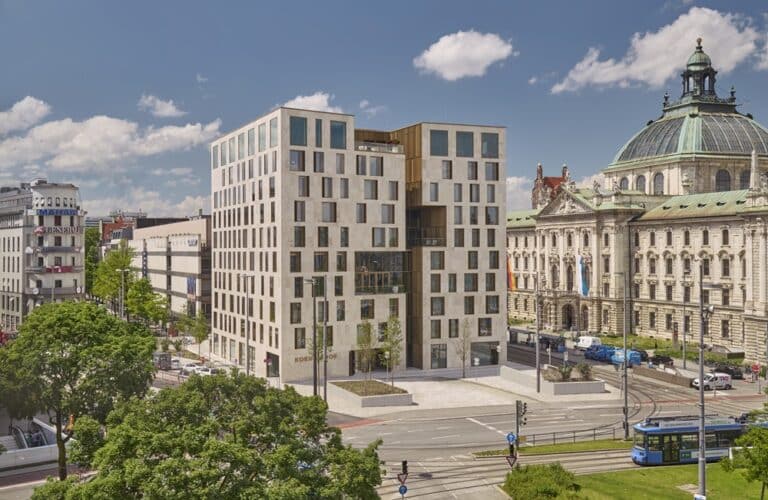 MHP eröffnet Koenigshof Munich