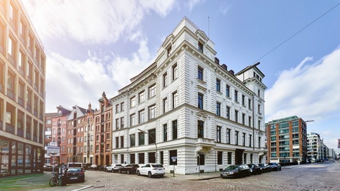 Das denkmalgeschützte Kontorhaus am Nikolaifleet, in dem das künftige Hamburger Guldsmeden-Hotel eröffnen soll. Bild: Robert C. Spies