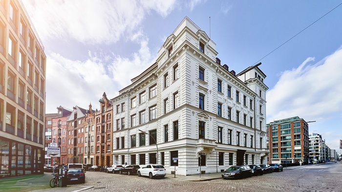 Das denkmalgeschützte Kontorhaus am Nikolaifleet, in dem das künftige Hamburger Guldsmeden-Hotel eröffnen soll. Bild: Robert C. Spies